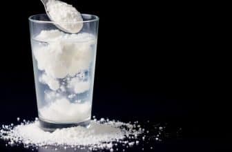 Elektrolyyttijauhe veteen sekoitettuna